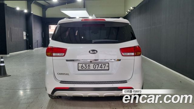 Kia Canival 2016 — photo 4