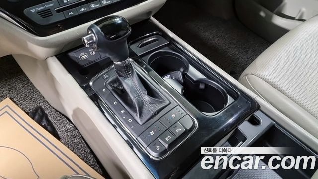 Kia Canival 2016 — photo 9