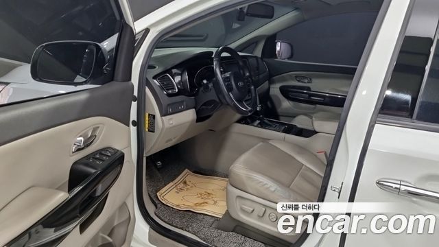 Kia Canival 2016 — photo 10