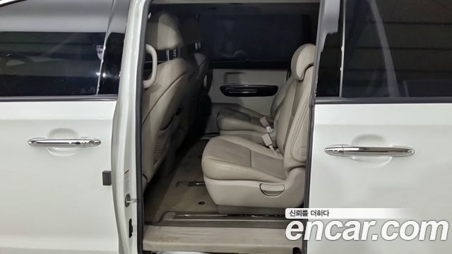 Kia Canival 2016 — photo 11