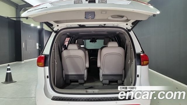 Kia Canival 2016 — photo 12