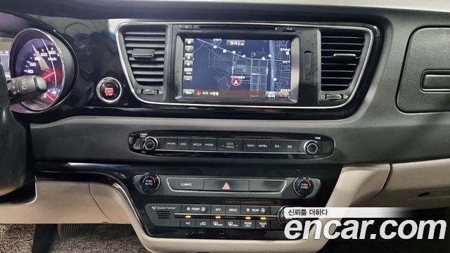 Kia Canival 2016 — photo 17