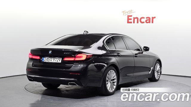 BMW 5-Series 2021 — photo 2