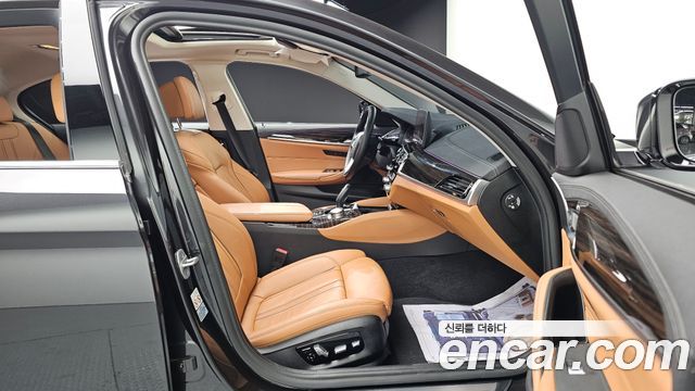 BMW 5-Series 2021 — photo 12