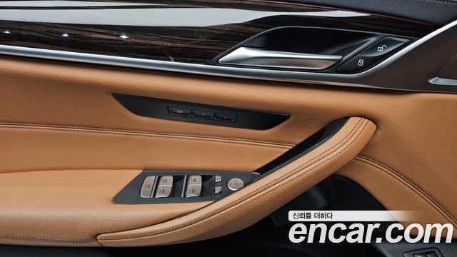 BMW 5-Series 2021 — photo 13