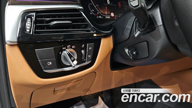 BMW 5-Series 2021 — photo 14