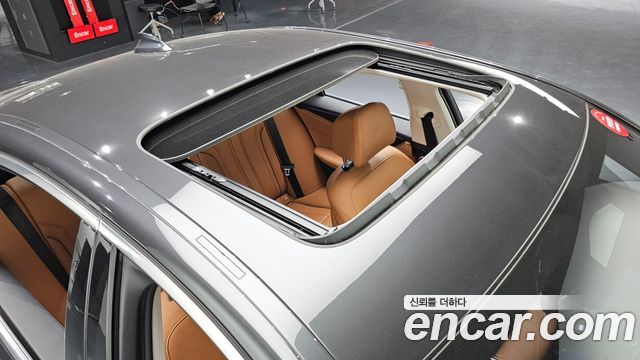 BMW 5-Series 2021 — photo 18