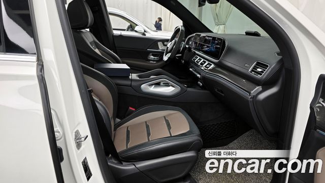 Mercedes-Benz GLE-Class 2020 — photo 11