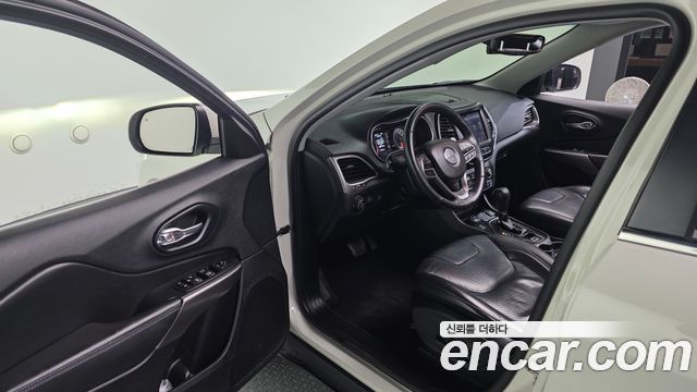 Jeep Cherokee 2019 — photo 11