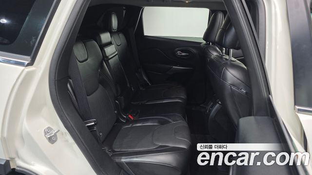 Jeep Cherokee 2019 — photo 12