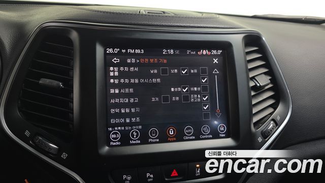 Jeep Cherokee 2019 — photo 16