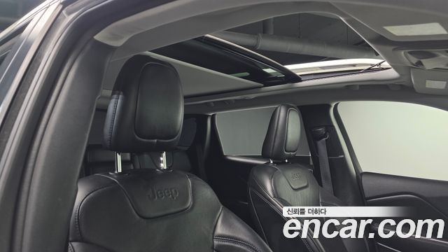 Jeep Cherokee 2019 — photo 17