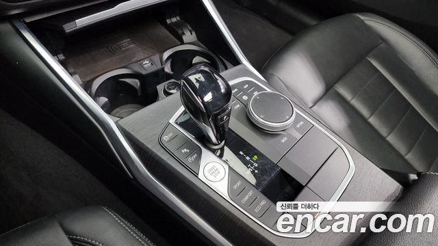 BMW 3-Series 2021 — photo 9