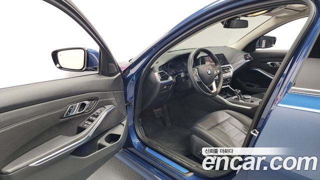 BMW 3-Series 2021 — photo 10