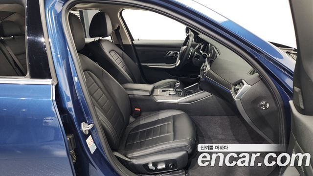 BMW 3-Series 2021 — photo 11