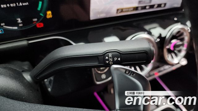 Mercedes-Benz GLA-Class 2022 — photo 9