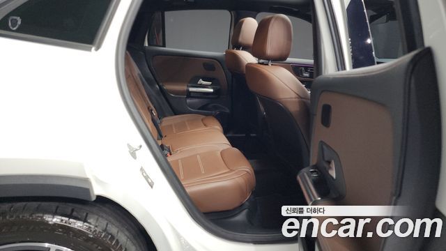 Mercedes-Benz GLA-Class 2022 — photo 12