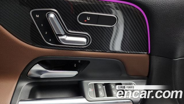 Mercedes-Benz GLA-Class 2022 — photo 16