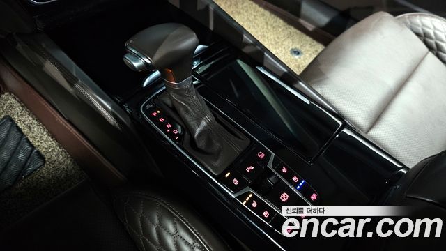 Kia K7 2018 — photo 9