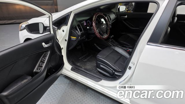 Kia K3 2015 — photo 10