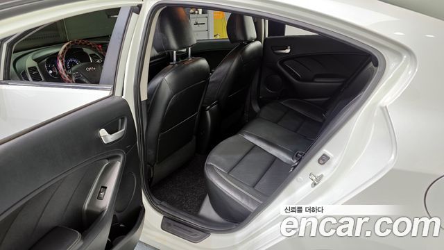 Kia K3 2015 — photo 11