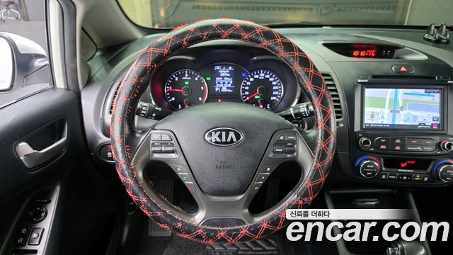 Kia K3 2015 — photo 13