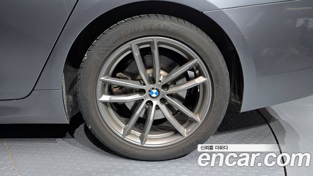 BMW 5-Series 2019 — photo 5
