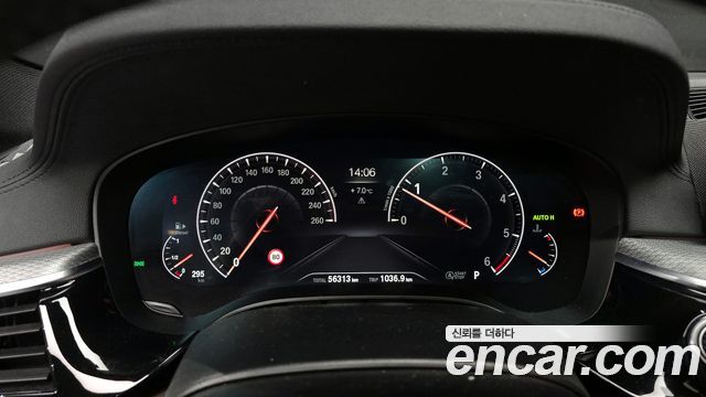 BMW 5-Series 2019 — photo 8