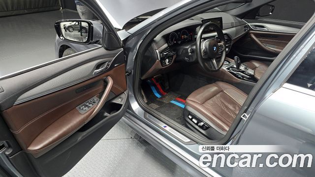 BMW 5-Series 2019 — photo 10