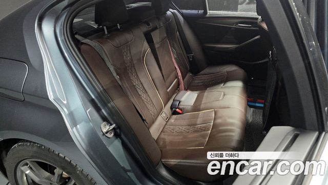 BMW 5-Series 2019 — photo 12