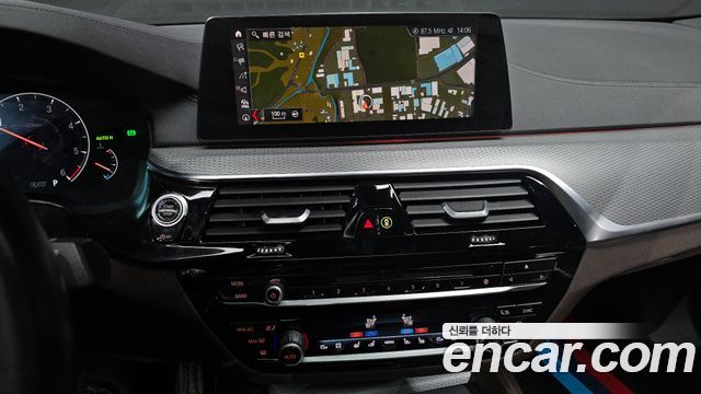 BMW 5-Series 2019 — photo 16