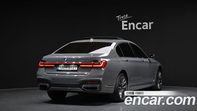 BMW 7-Series 2022 — photo 2