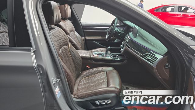 BMW 7-Series 2022 — photo 10