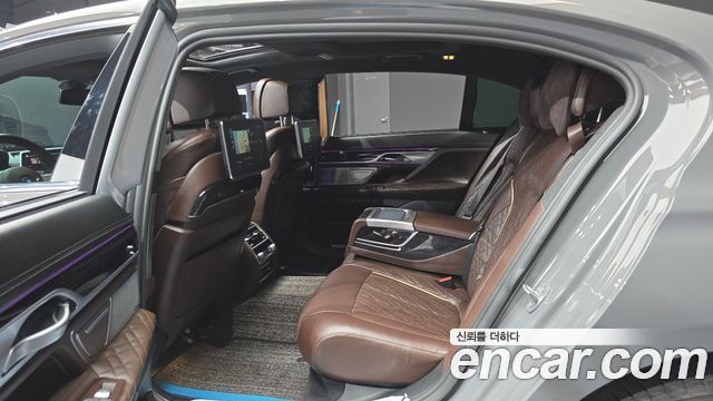 BMW 7-Series 2022 — photo 12