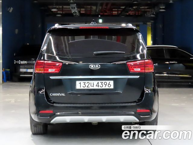 Kia Canival 2019 — photo 3
