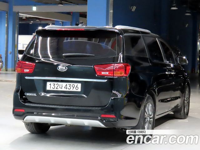Kia Canival 2019 — photo 4