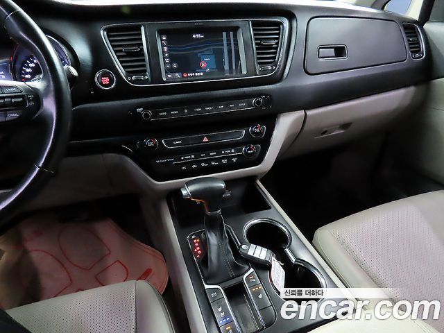 Kia Canival 2019 — photo 12