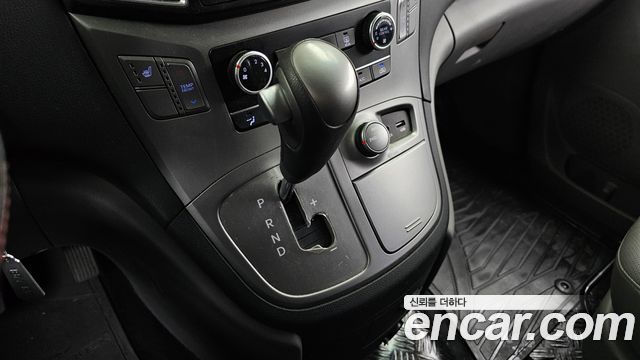 Hyundai Starex 2017 — photo 9