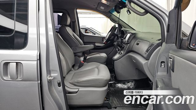 Hyundai Starex 2017 — photo 11