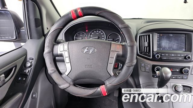 Hyundai Starex 2017 — photo 13