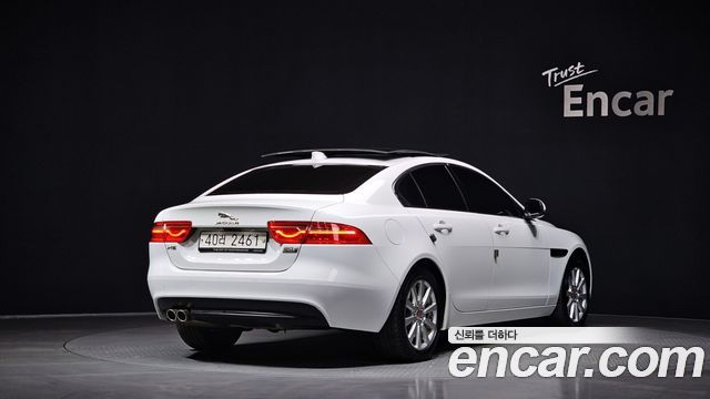Jaguar XE 2017 — photo 2
