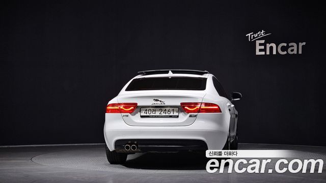 Jaguar XE 2017 — photo 4