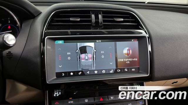 Jaguar XE 2017 — photo 16