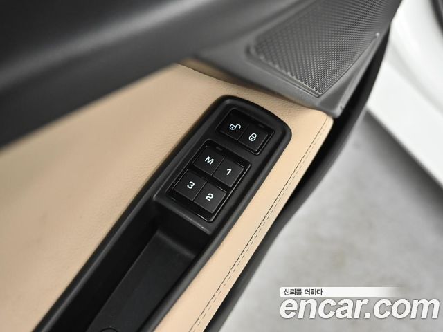 Jaguar XE 2017 — photo 21
