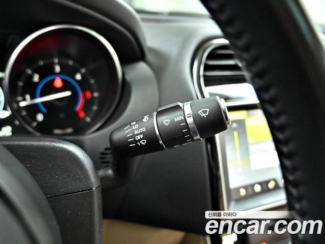 Jaguar XE 2017 — photo 22