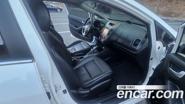 Kia K3 2015 — photo 18