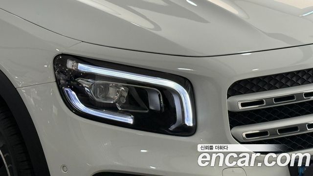 Mercedes-Benz GLB-Class 2021 — photo 3