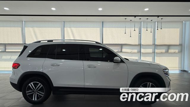 Mercedes-Benz GLB-Class 2021 — photo 4