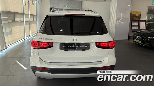 Mercedes-Benz GLB-Class 2021 — photo 7