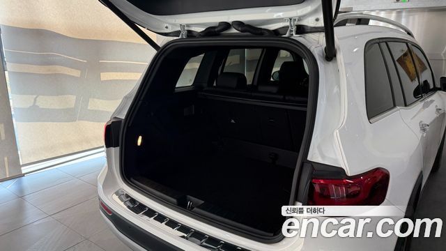Mercedes-Benz GLB-Class 2021 — photo 8